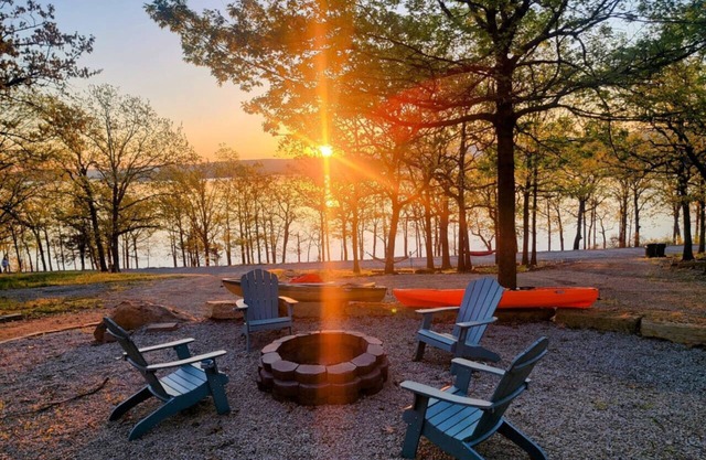 Bristow Blue- Lakefront with boat ramp access, dog friendly!