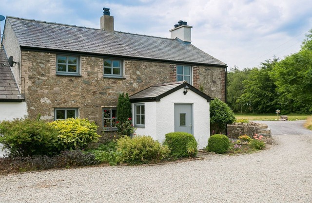 Brithdir Mawr - a snowdonia that sleeps 6 guests in 3 bedrooms