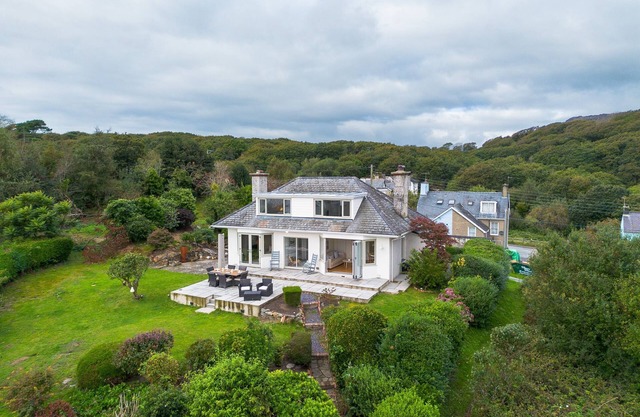 Bro Gwylan - sleeps 6 guests in 3 bedrooms