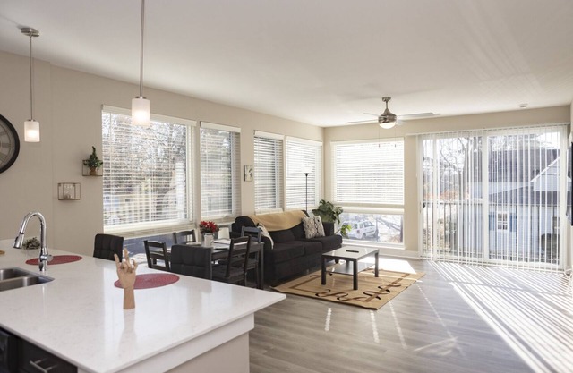 Broad Ripple's Best Kept Secret 2BR w/ FREE PARKING