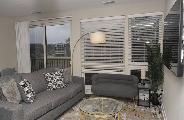 Broad Ripple's Hidden Gem 1BR with Free Parking