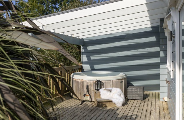 Broadpath, Great Field Lodges - a lodge that sleeps 2 guests in 1 bedroom