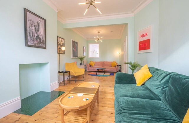 Broadstairs ColourPop | Parking | Beach/Bars 2 min