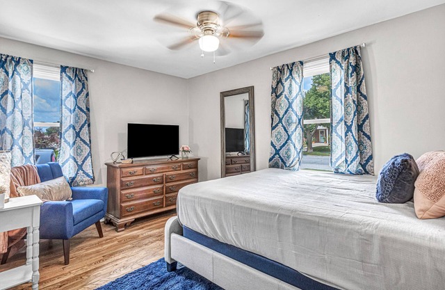 Broadway Hideaway: Monthly Stays Welcome!