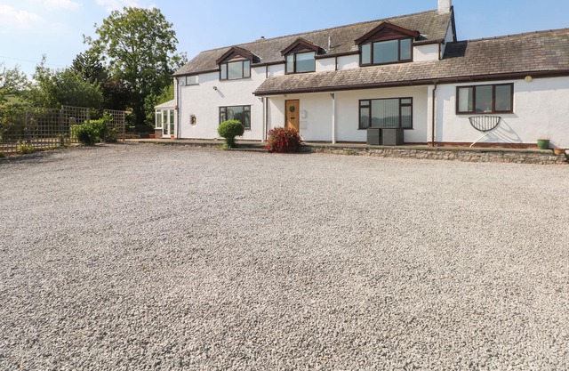 Bron Dyffryn, DENBIGH