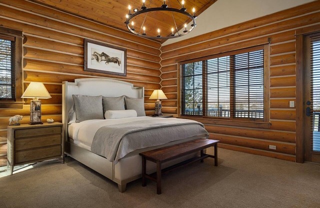 Bronze Buffalo Club Cabin enjoys private resort amenities