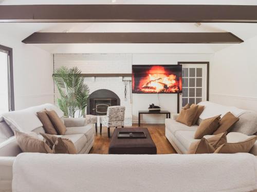 Brookfield Lakeside Oasis