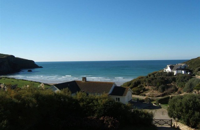 Brookfield, lovely sea views of Mawgan Porth beach