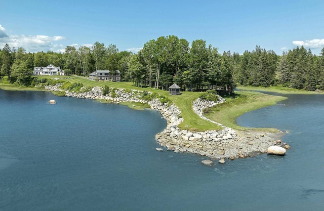 Brooklin House + Penthouse: magical location, deluxe property, stunning views.