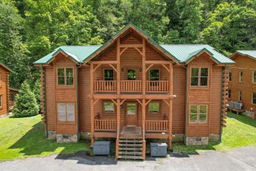 Brookshore by AvantStay Relaxing Backyard Creek 10mins from Pigeon Forge