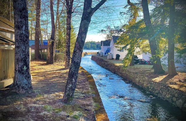 Brookside by Newfound Lake ! Renovated 2 bdrm home - short walk to sandy beach