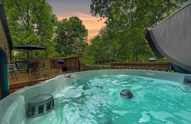 Brookside Cabin w/ HotTub & Fire Pit on 2 Acres