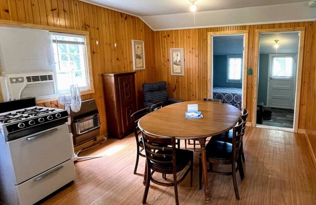 Brookside Cottages and Resort Grandview Cottage