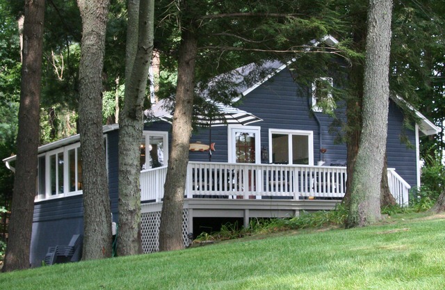 Brower Cottage - Terrain boisé isolé au bord du lac sur le lac Hutchins près de Saugatuck