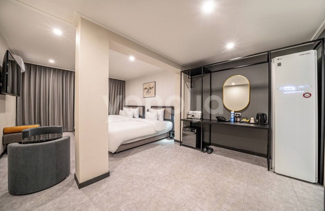 BROWN-DOT HOTEL
