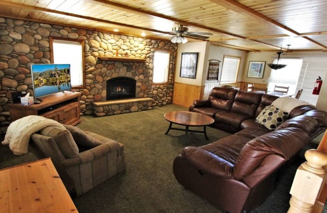Brownie Retreat B: Walk To Snow Summit, Lake, Village De This Beautiful Cabin