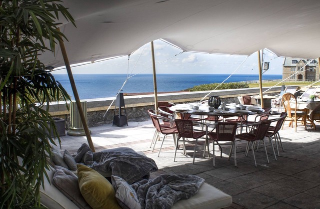 Browns, B&B - a hotel room that sleeps 2 guests in 1 bedroom