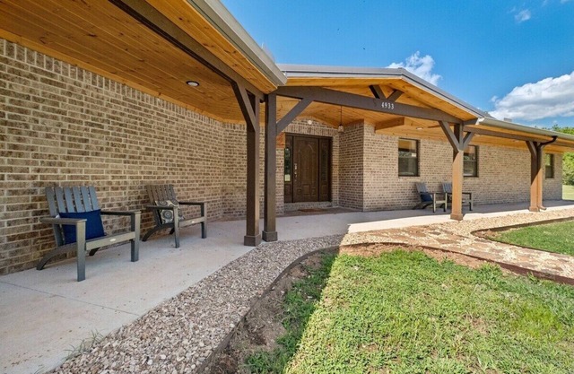 Brush Creek Ranch - On 112 Acres of Open Land - Sleeps 12!