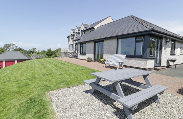 Bryn Coch Bach, DYFFRYN ARDUDWY