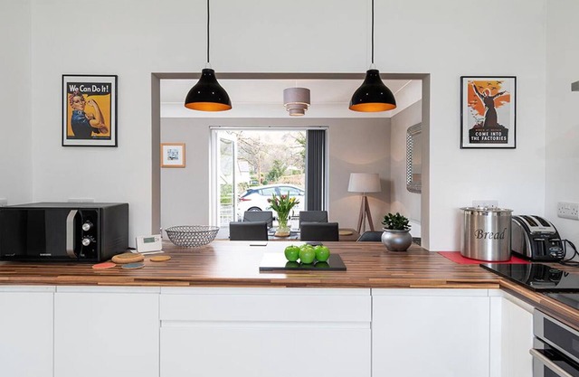 Bryn Derwen - Three Bedroom Cottage, Sleeps 4
