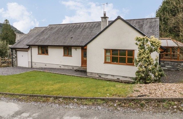 BRYN ELSI, family friendly, character holiday cottage in Betws-Y-Coed