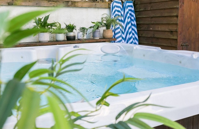 Bryn Teg - sleeps 10 guests in 5 bedrooms