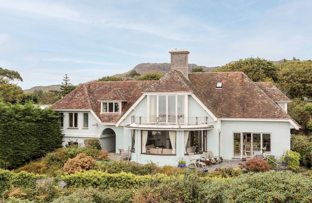 Bryn Y Mor, Borth Y Gest, BORTH Y GEST