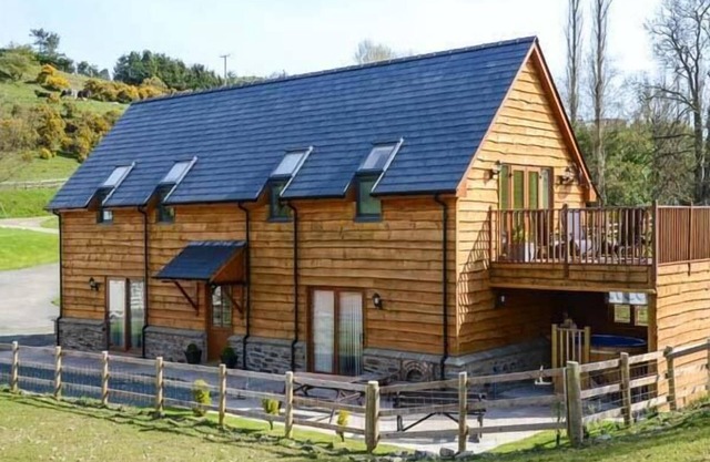 Ferme Brynhir, HOWEY