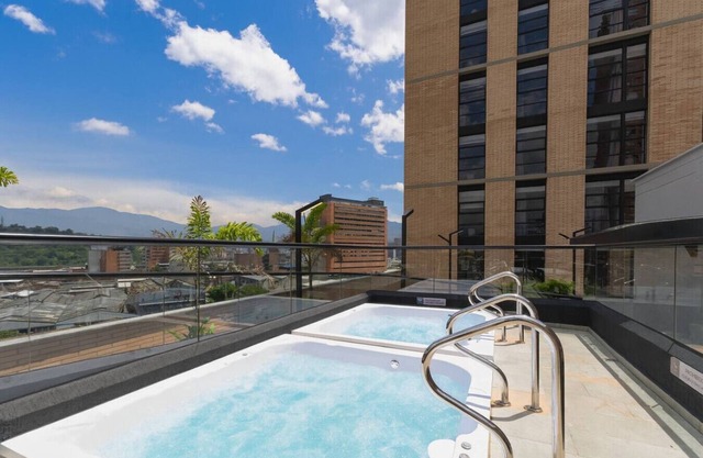 Bubble & Work - Jacuzzi + Workspace 1BR in Poblado