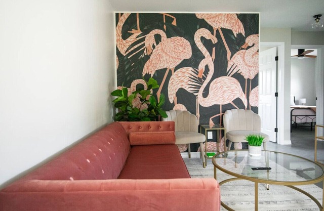 Buchanon Bungalows Flamingo Suite