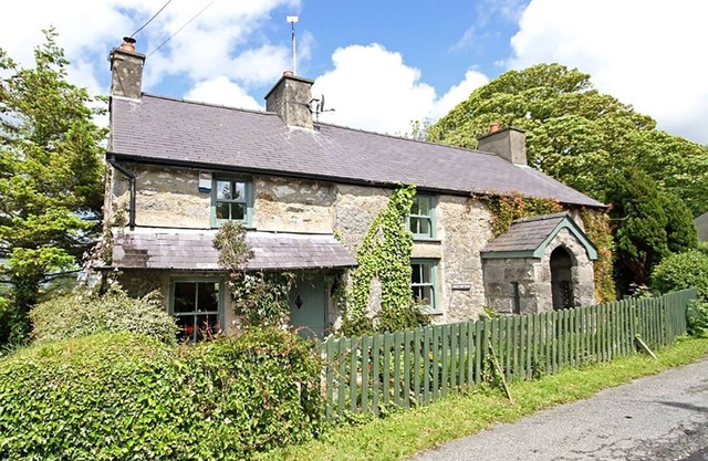 Buck Cottage, RED WHARF BAY