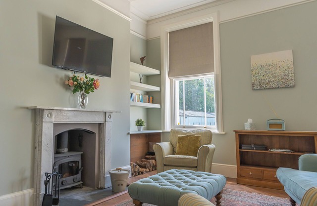 Buck Suite, comfortable, stylish 2-bedroom family apt within a stately home