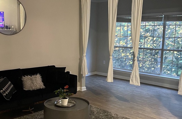 Buckhead ATL stays 2/bed 2/bath!