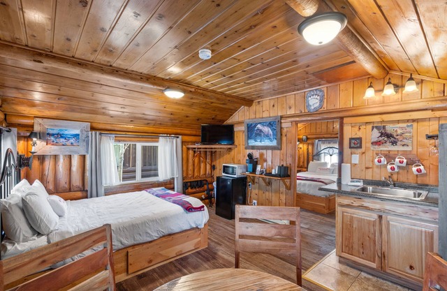 Bucking Moose Bear Cabin (#13)