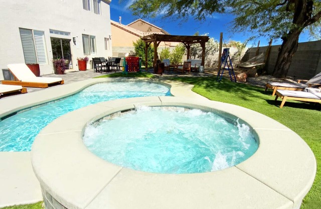 Luxury Home, Dog Friendly, EV Charger, Games