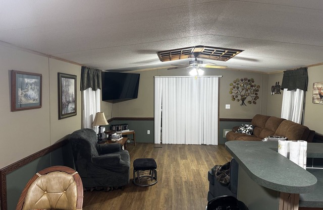 Buddy's Reel' Em Inn 2 Bd 1 Bath home on Reelfoot Lake. Sleeps 6.