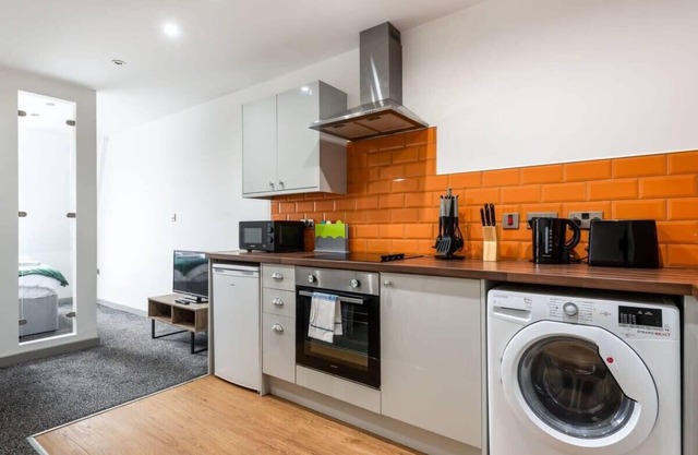 Budget 1 Bed Flat in Halifax Centre