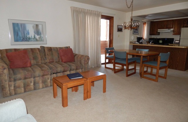1 bedroom HCH rental gas fireplace, private deck