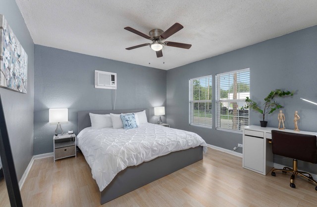 Central 2BDR Home King Beds