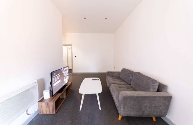 Central Blackburn Modern 1 Bedroom Apartment