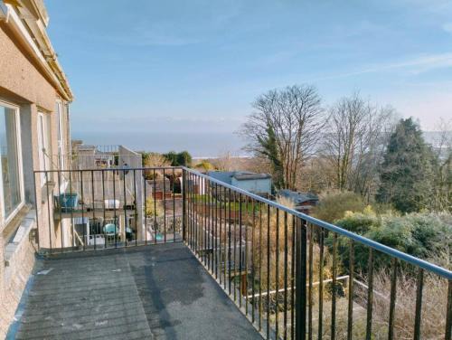 Budget-Friendly 4-Bedroom House in Swansea - Ideal for Travelers