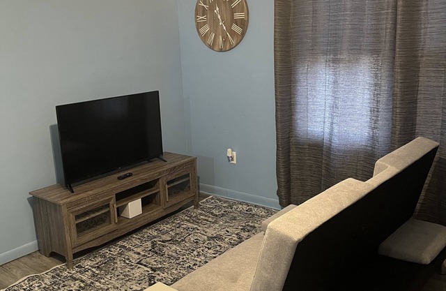 NEW EVERYTHING Decatur House, clean, stylish, comfortable. Close to everything.