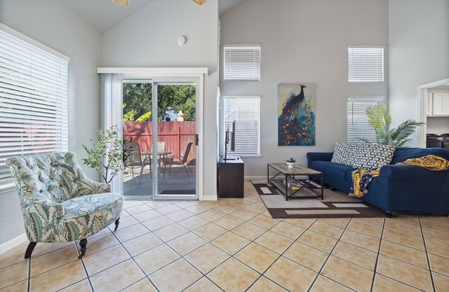 Budget-friendly Private Room in South Natomas