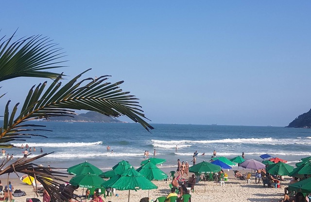 Building two blocks from Guaiuba beach