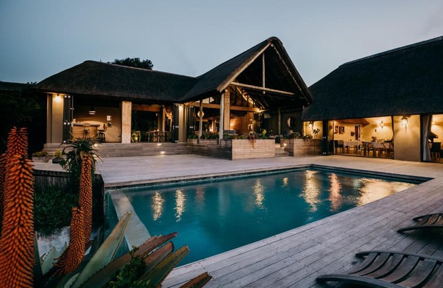 Bukela Game Lodge - Amakhala Game Reserve