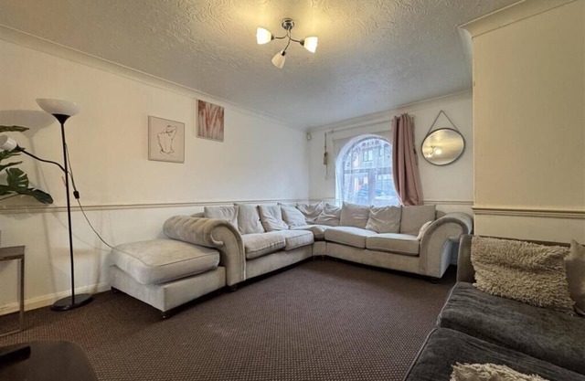 Bull, 3 Bedroom House, Garden, Free Car Park.