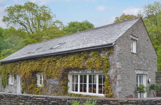 Bull Pen - Five Bedroom Apartment, Sleeps 10