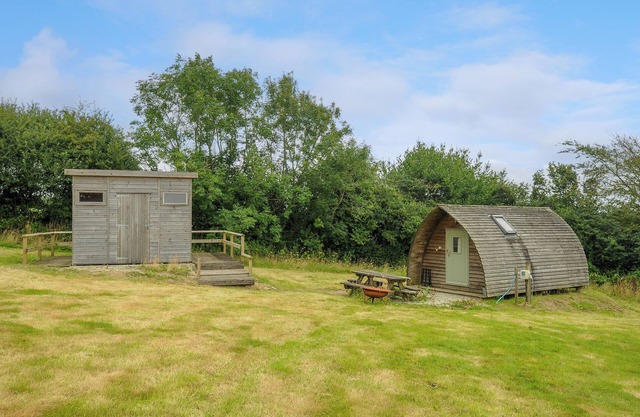 BULL SHED @ PENBUGLE ORGANIC FARM, pet friendly in Duloe