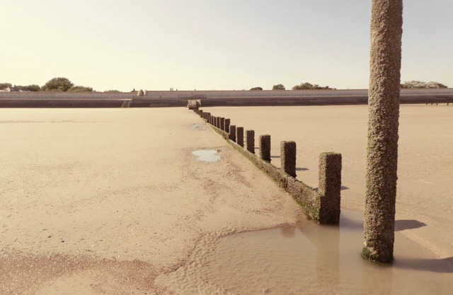 À quelques minutes d'une longue plage de sable, à quelques pas du village et de ses installations