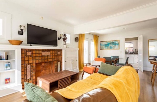 Bungalow Bliss 5 min. To Pasadena or walk to town